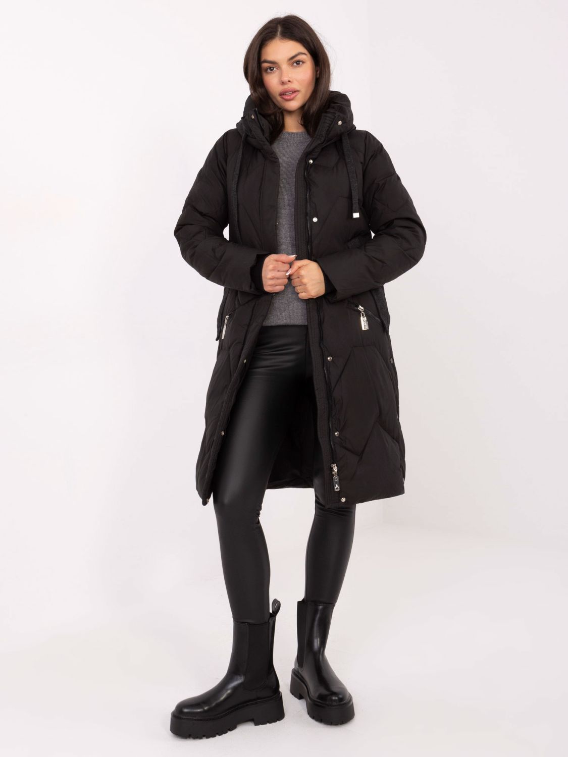 Cappotto lungo nero trapuntato con cappuccio