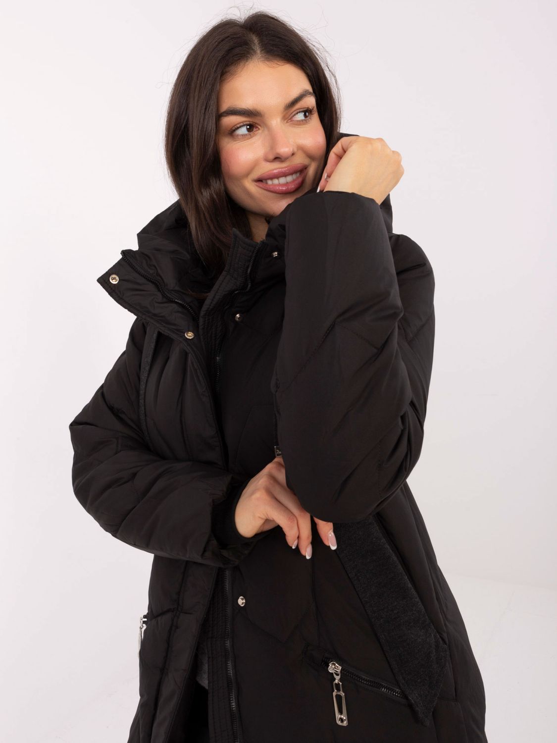 Cappotto lungo nero trapuntato con cappuccio