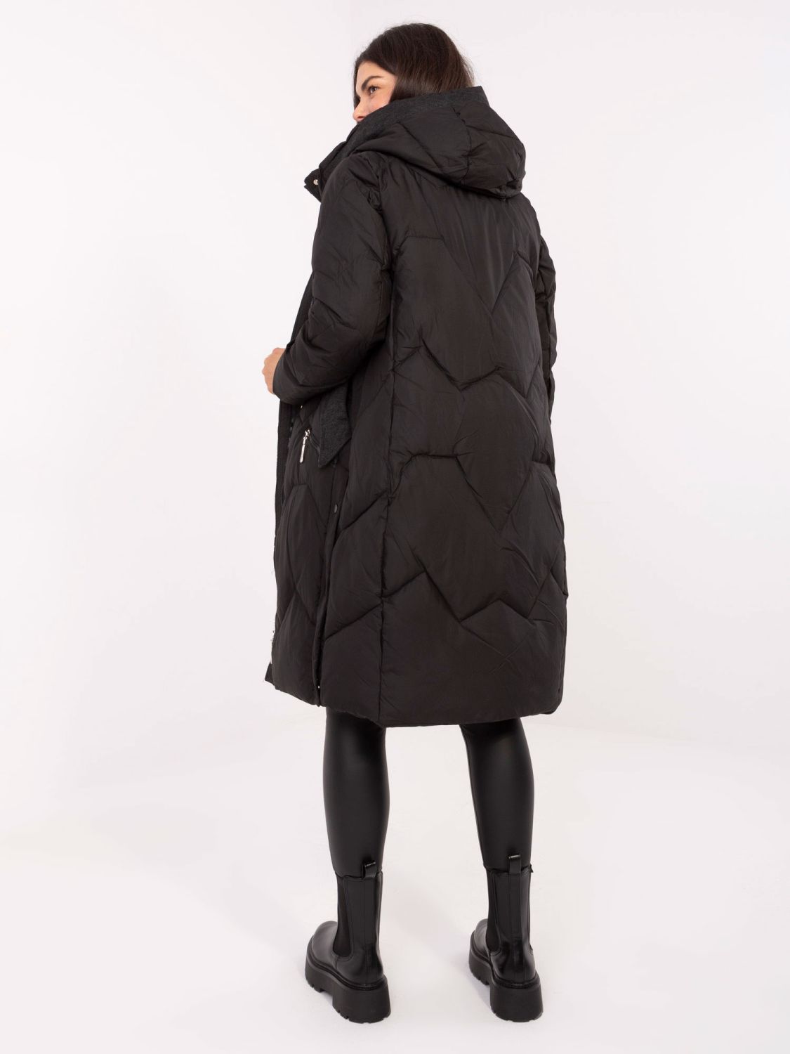 Cappotto lungo nero trapuntato con cappuccio