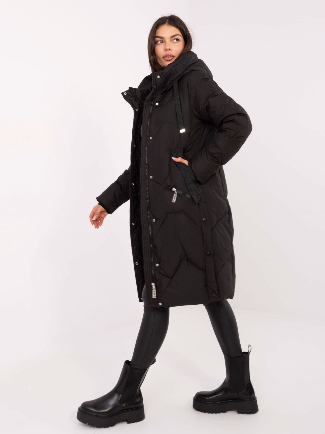 Cappotto lungo nero trapuntato con cappuccio