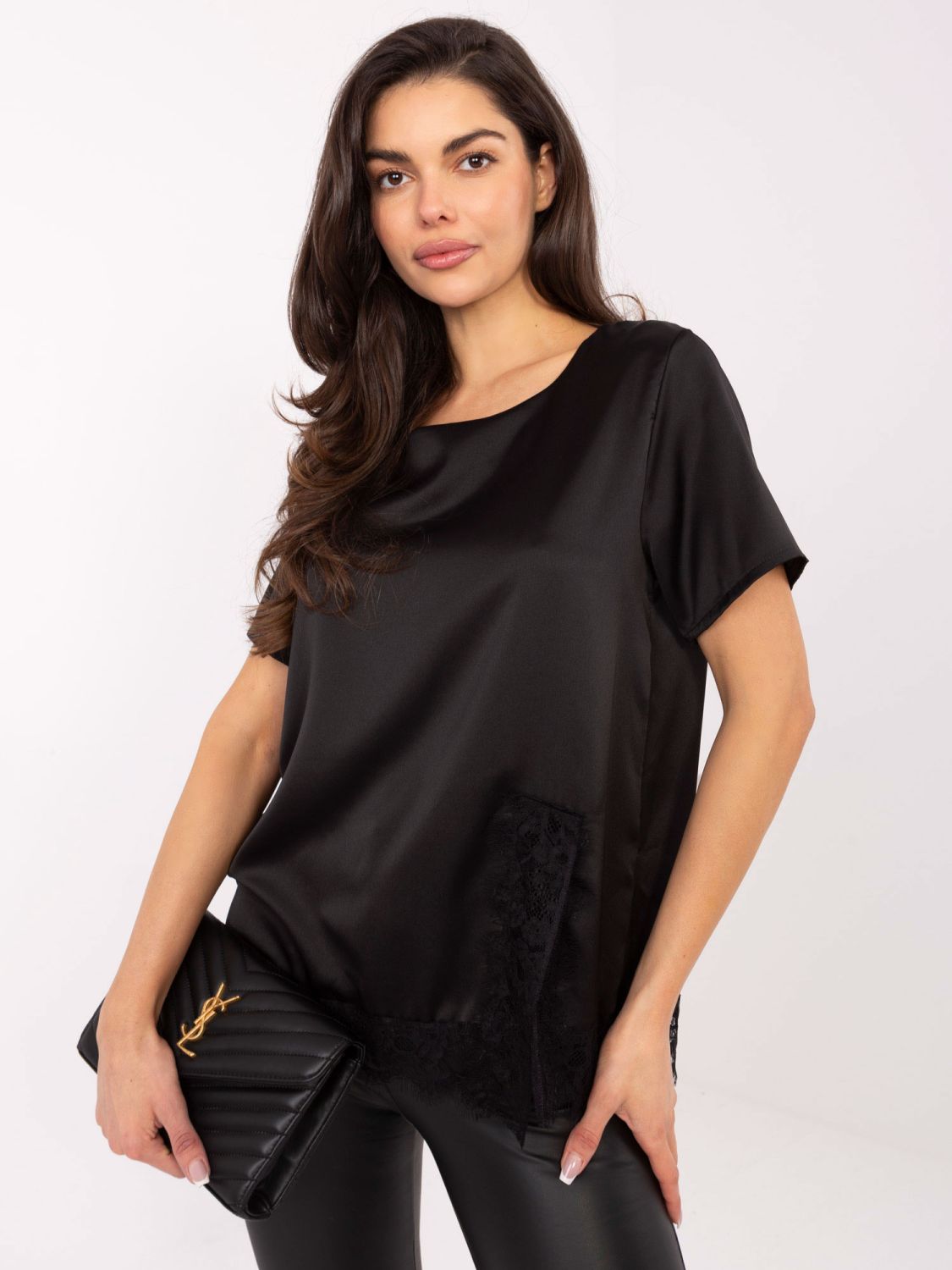 Elegante blusa nera con pizzo