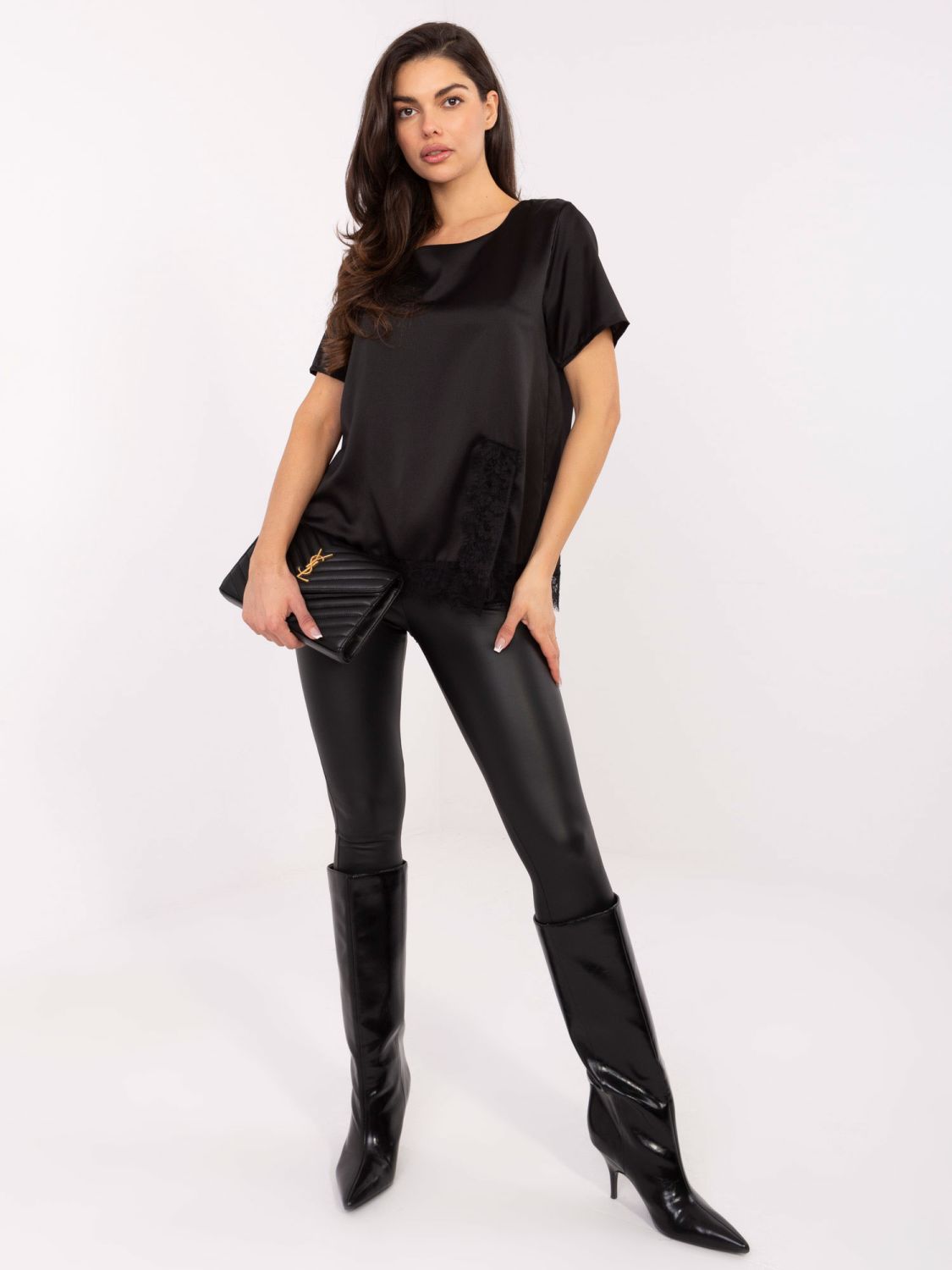 Elegante blusa nera con pizzo