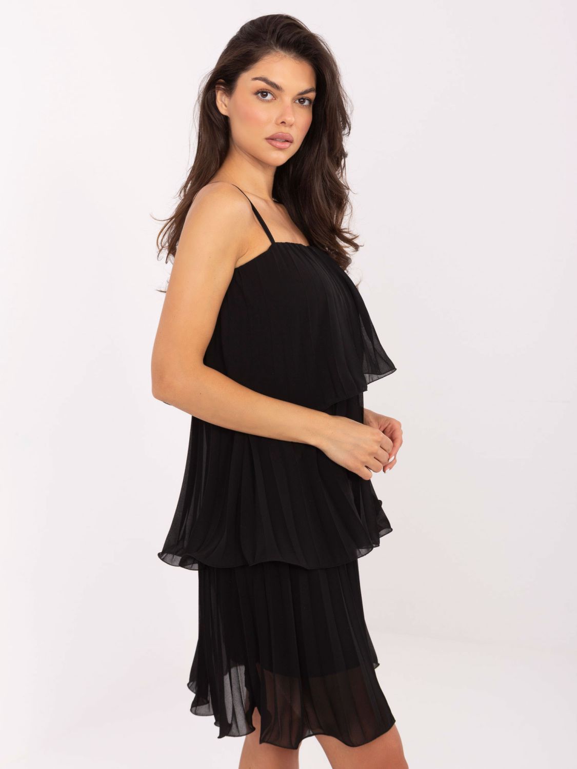 Elegantna crna koktel haljina