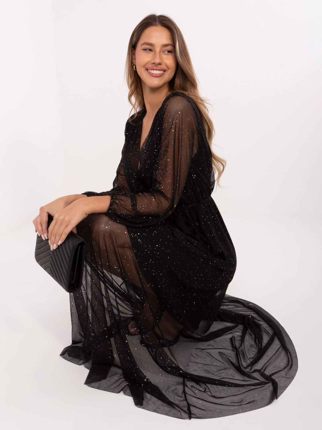 Abito nero maxi con cintura e applicazione