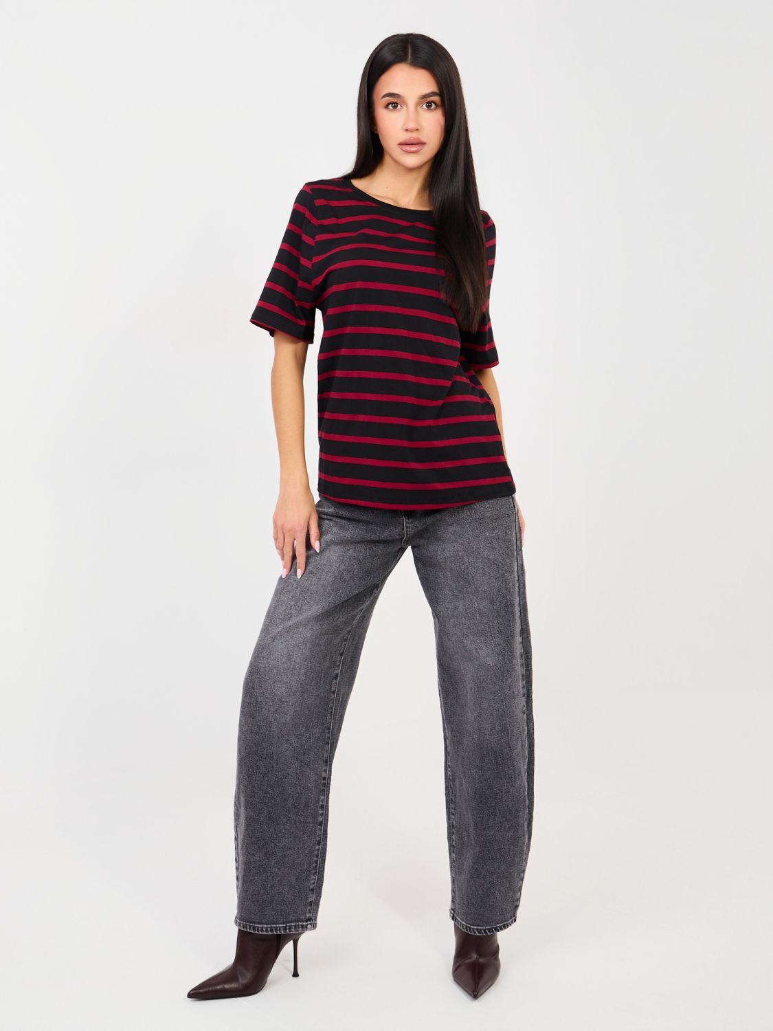 T-shirt multicolore a righe con maniche corte