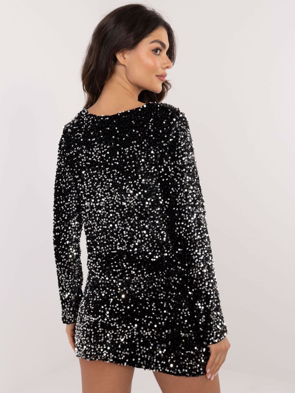 Elegante cardigan nero con paillettes e fodera