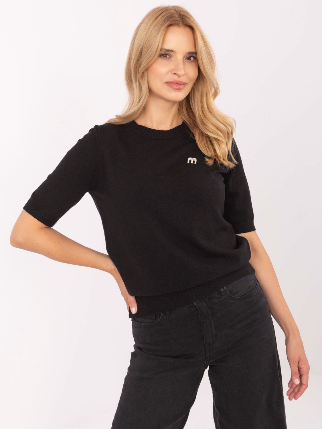 Elegante maglione nero con maniche corte