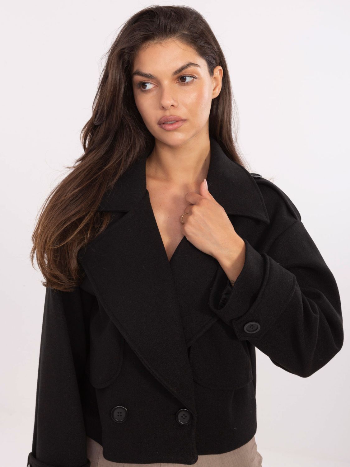 Elegantna crna prijelazna jakna