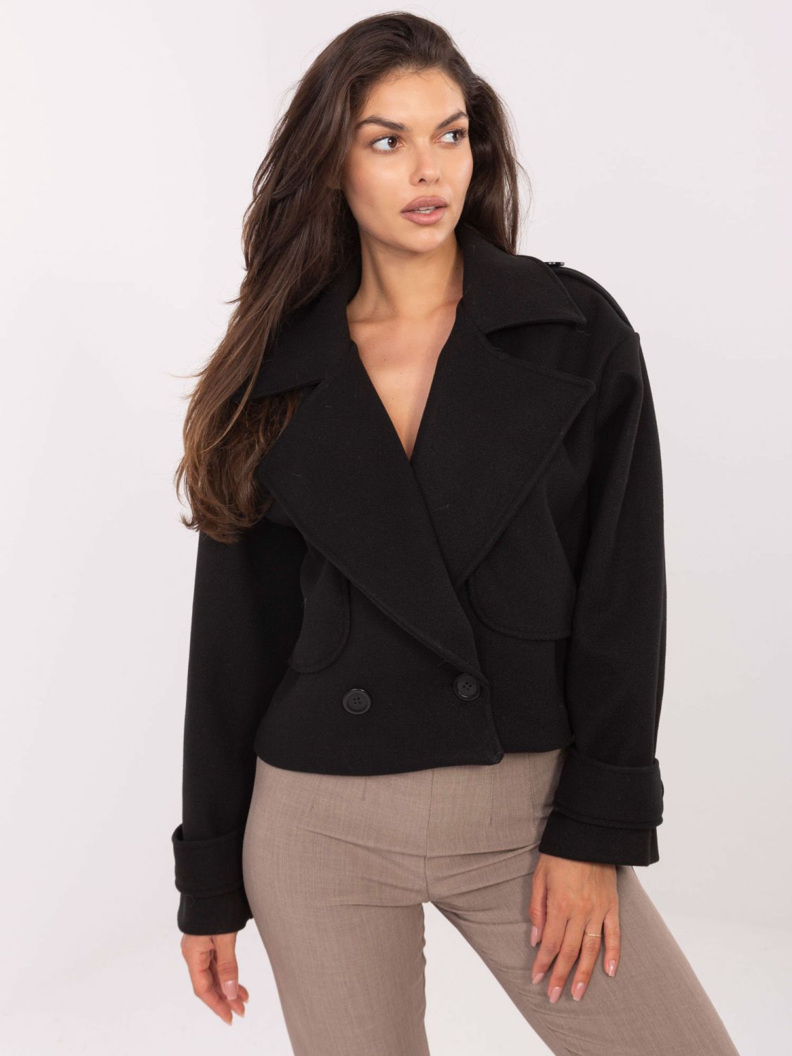 Elegantna crna prijelazna jakna