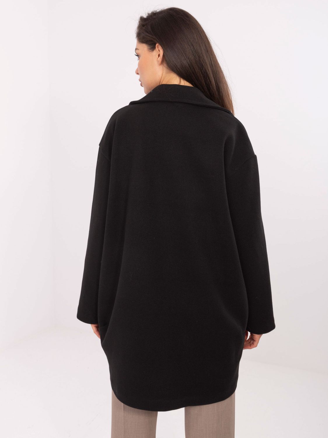Elegantna crna prijelazna jakna