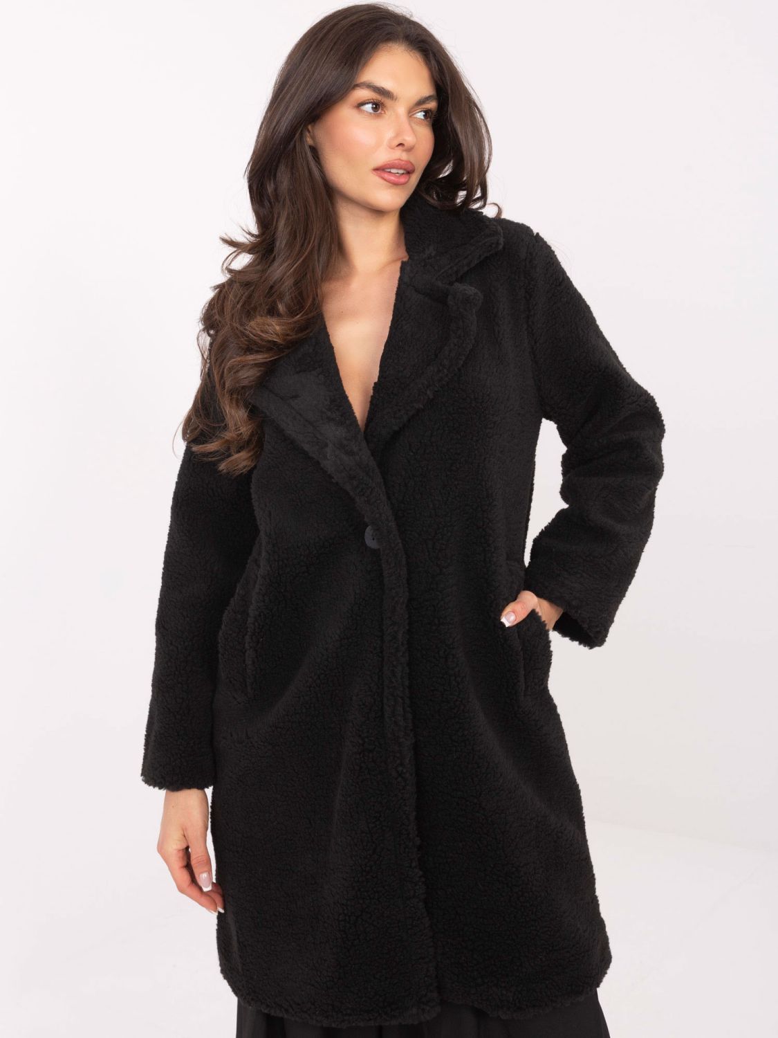 Crni ženski kaput s podstavom i džepovima