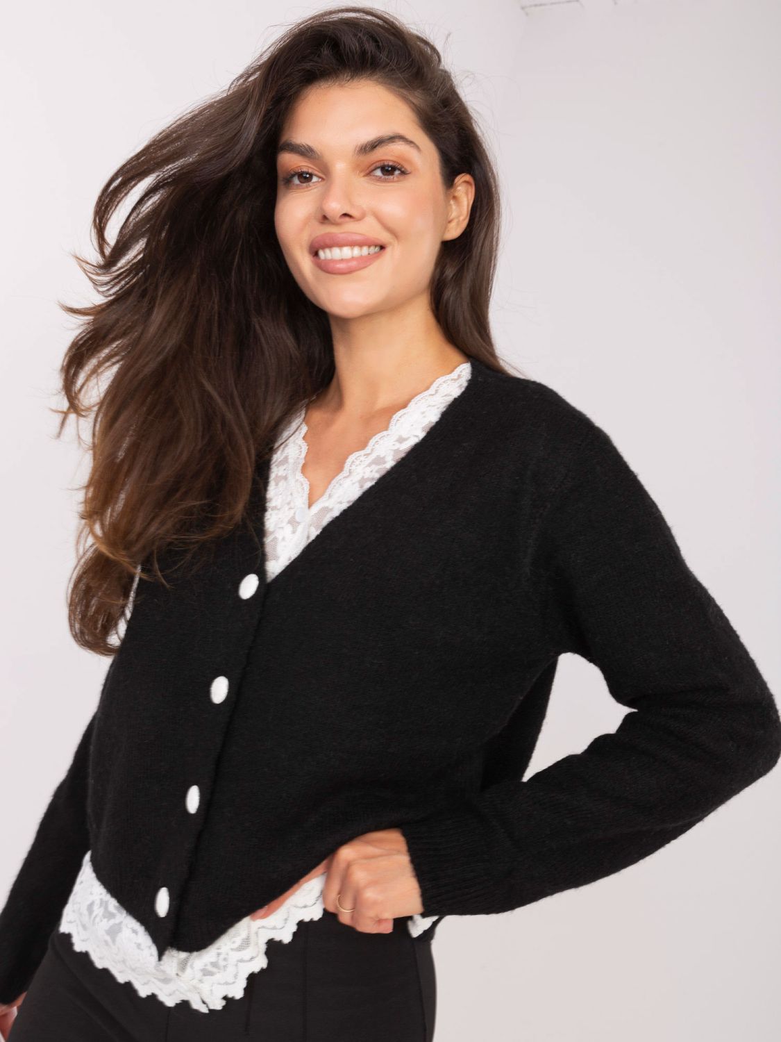 Elegante maglione nero con pizzo