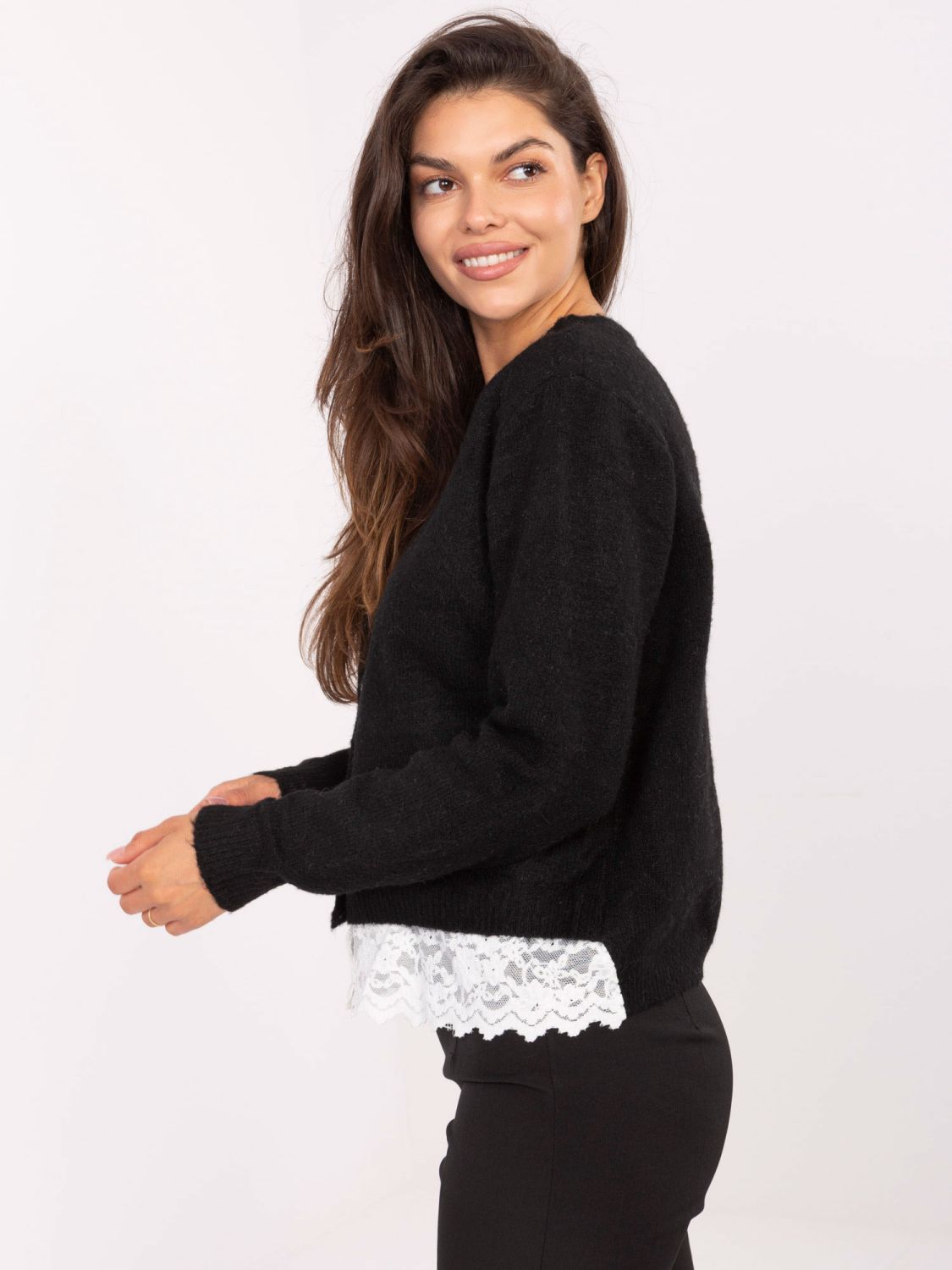 Elegante maglione nero con pizzo