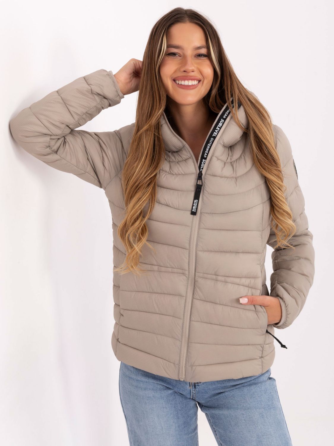 Giacca trapuntata beige con cappuccio