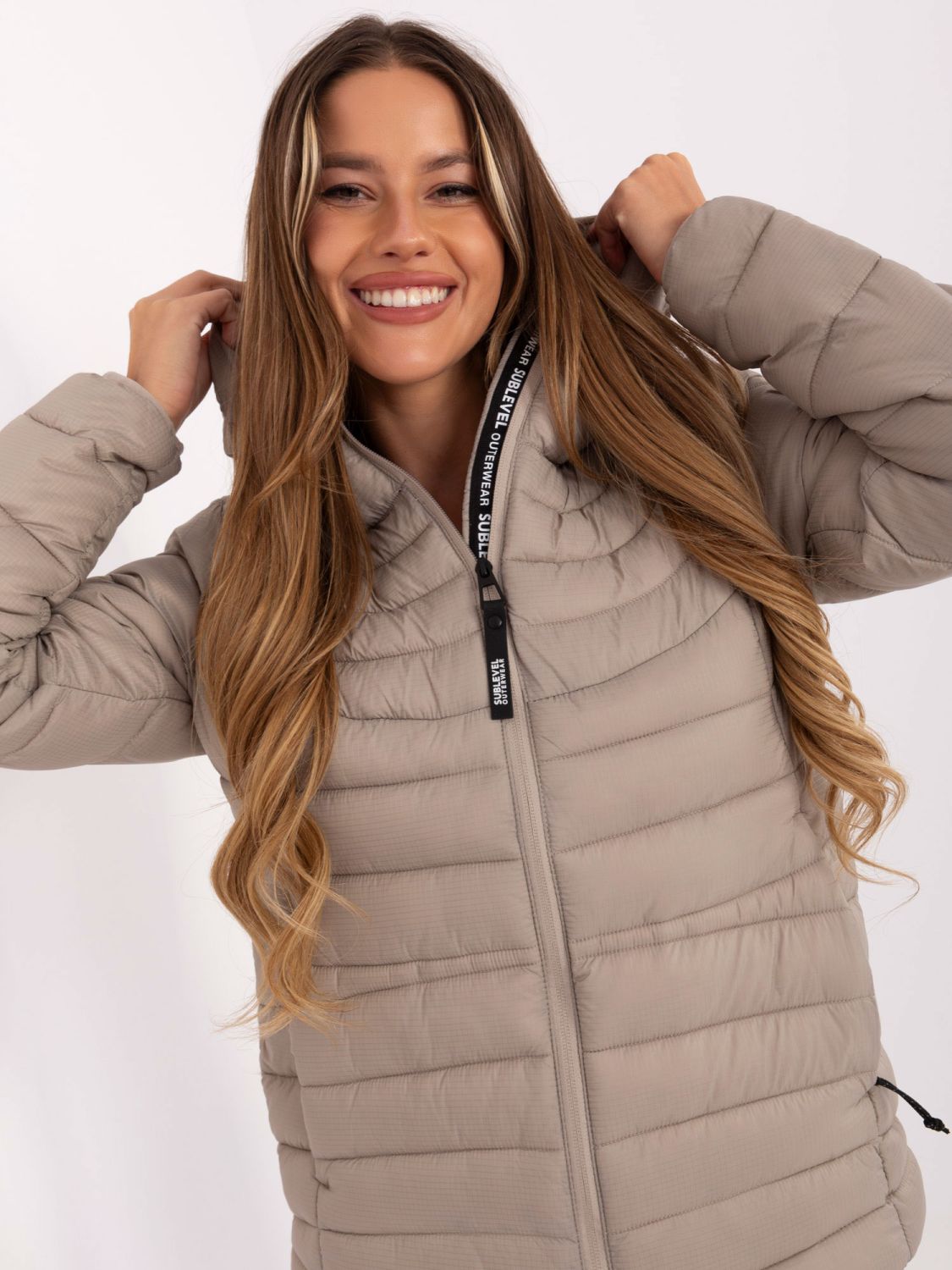 Giacca trapuntata beige con cappuccio