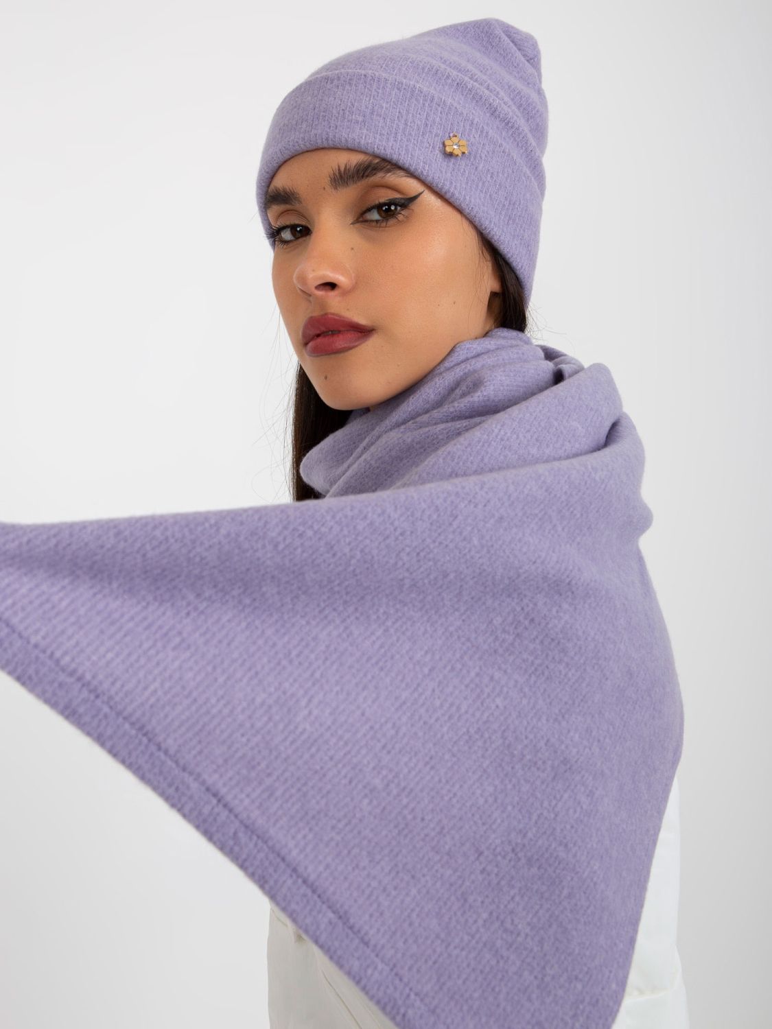Set invernale viola con cappello e sciarpa