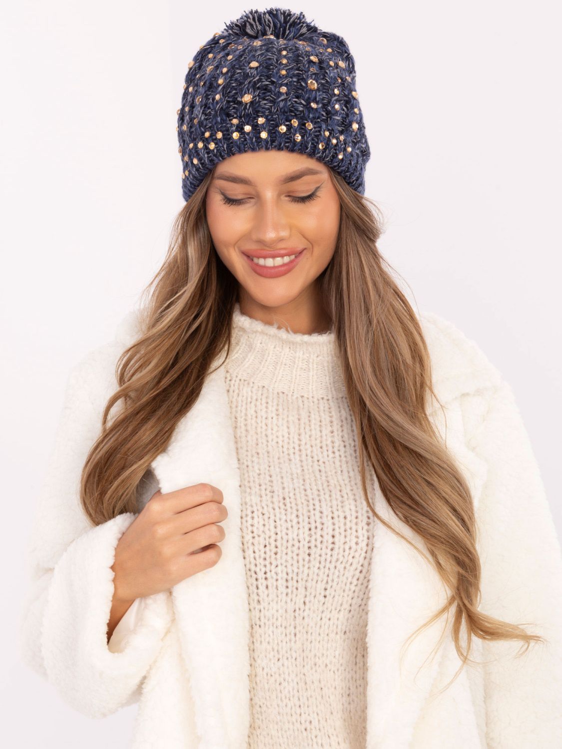 Cappello blu elegante con applicazione