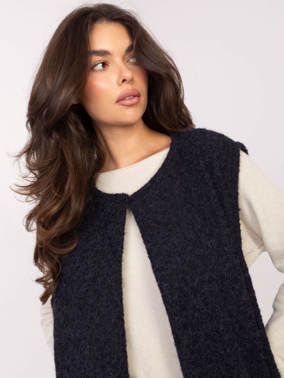 Gilet blu lavorato a maglia con tasche