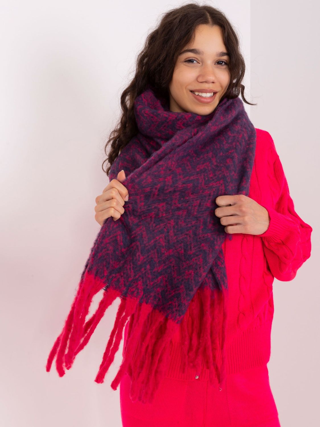Sciarpa da donna in blu navy e rosa con motivo geometrico