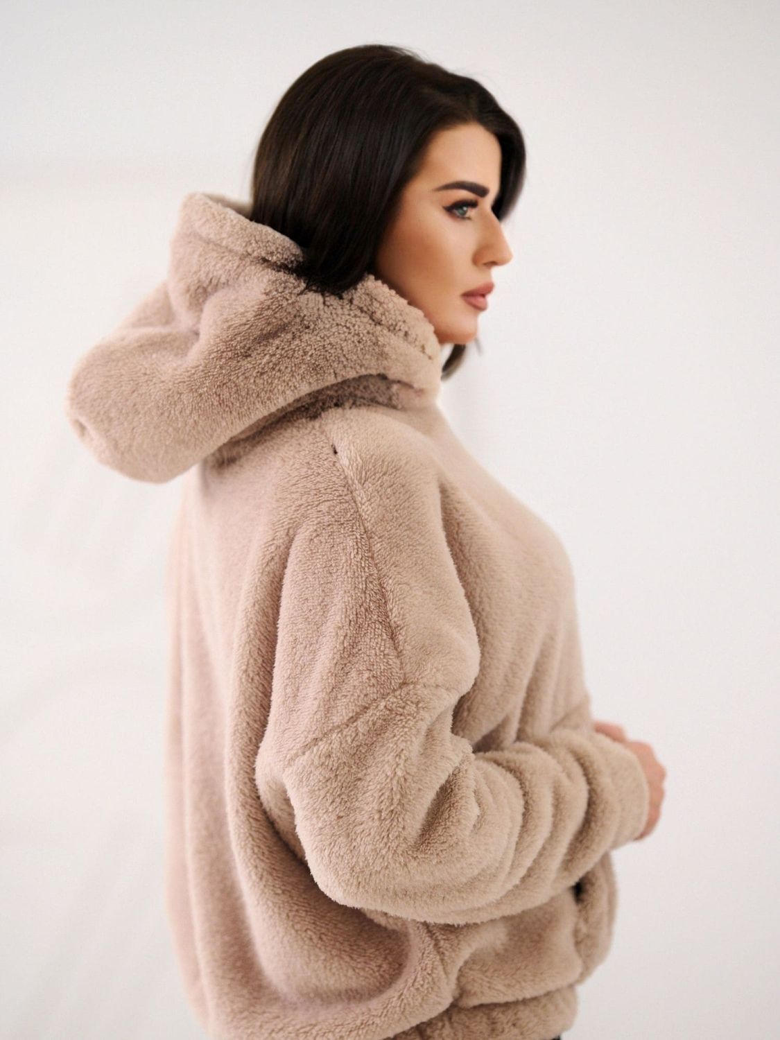 Felpa beige con cappuccio e tasca