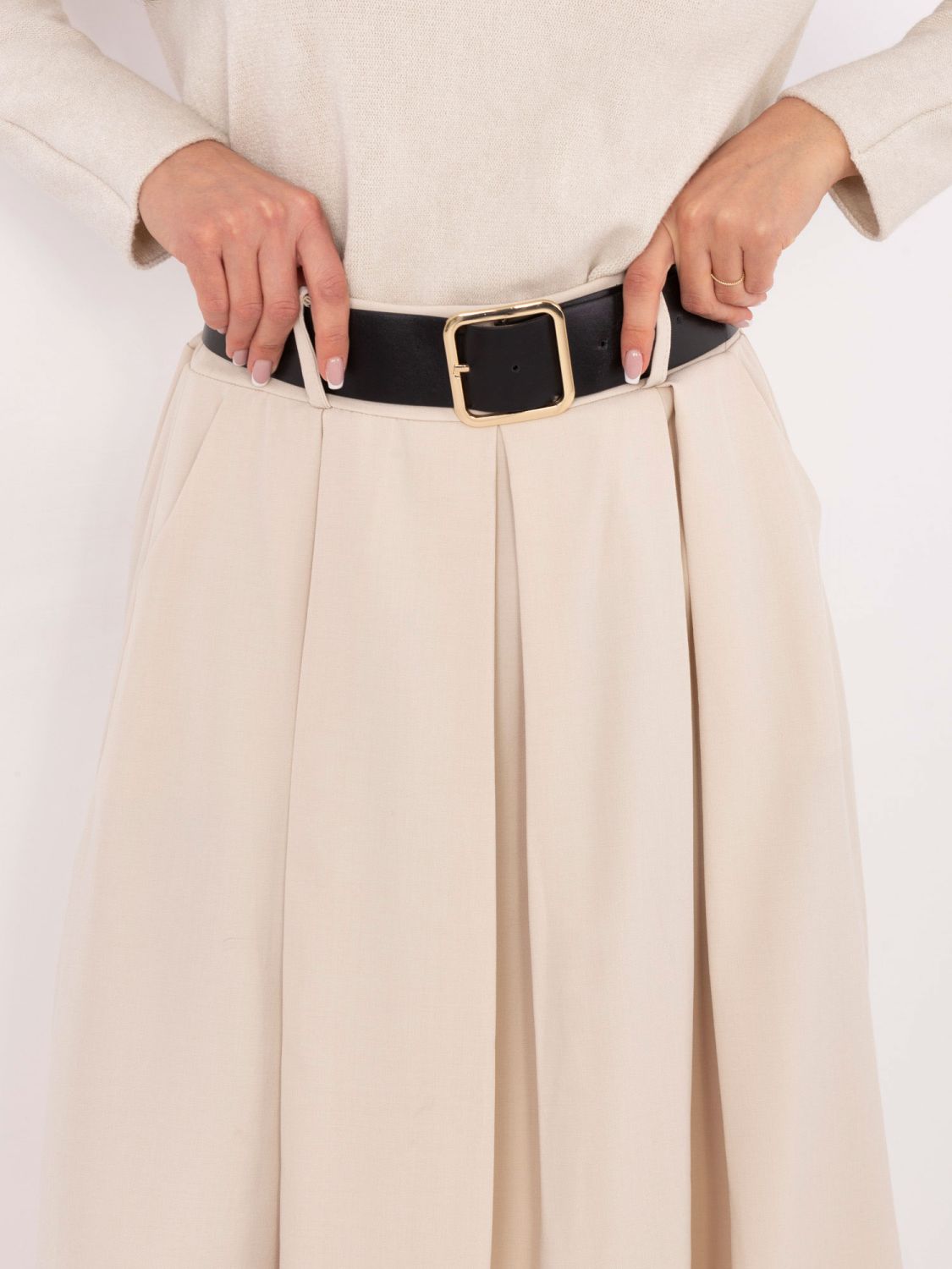 Elegante gonna maxi beige con cintura e tasche