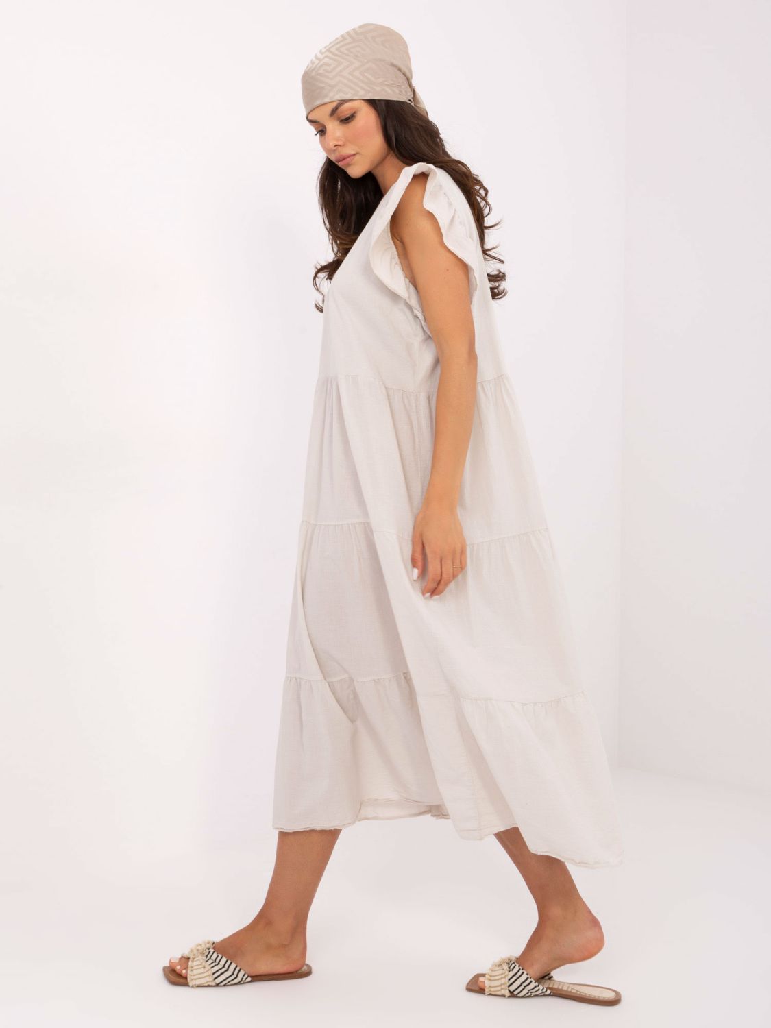 Abito oversize beige con volant