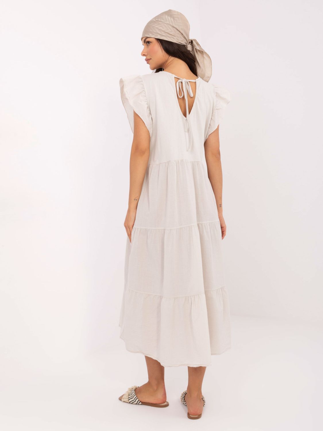 Abito oversize beige con volant