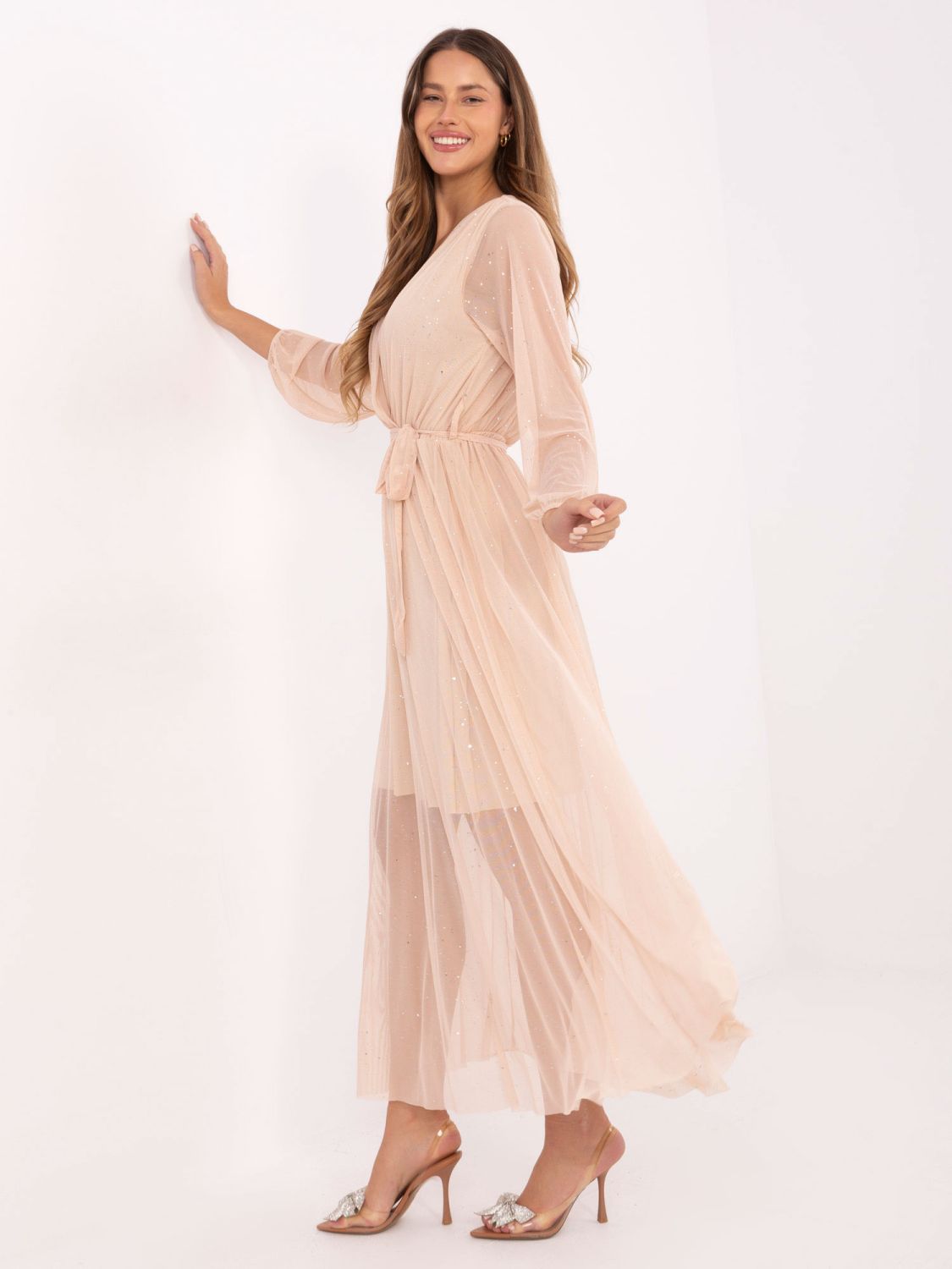 Abito maxi beige con cintura e fodera
