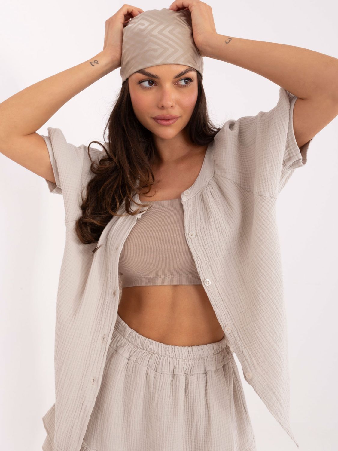 Set elegante in tonalità beige chiaro