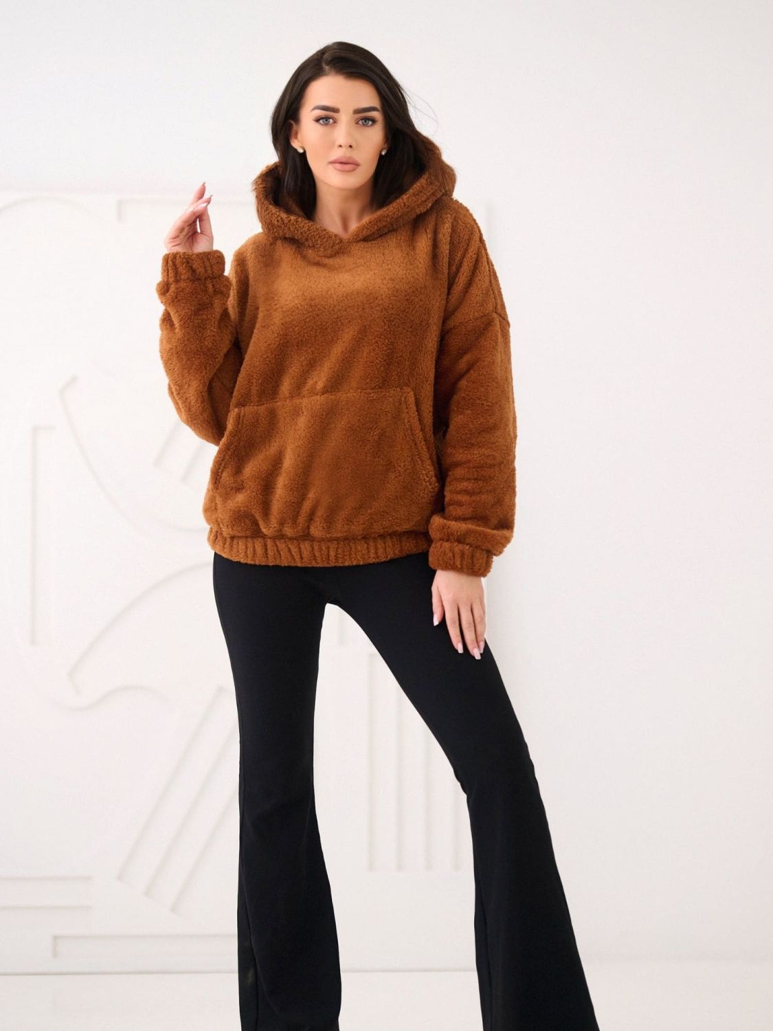 Felpa beige con cappuccio e tasca