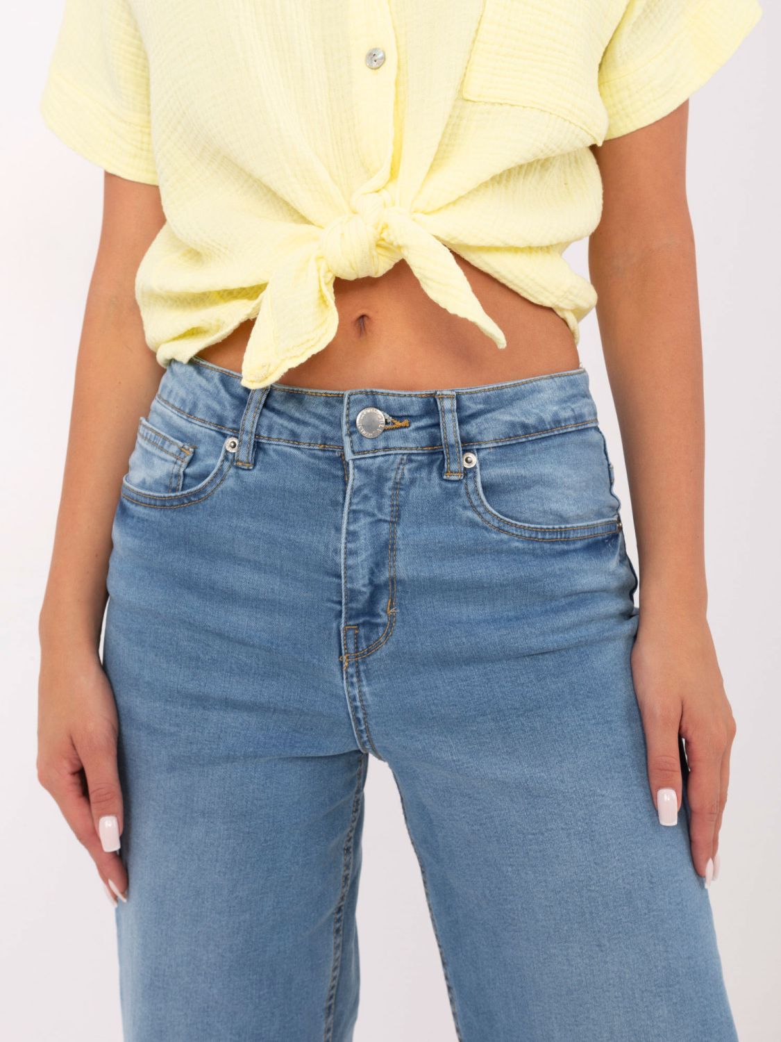 Jeans donna a gamba larga e vita alta, azzurri