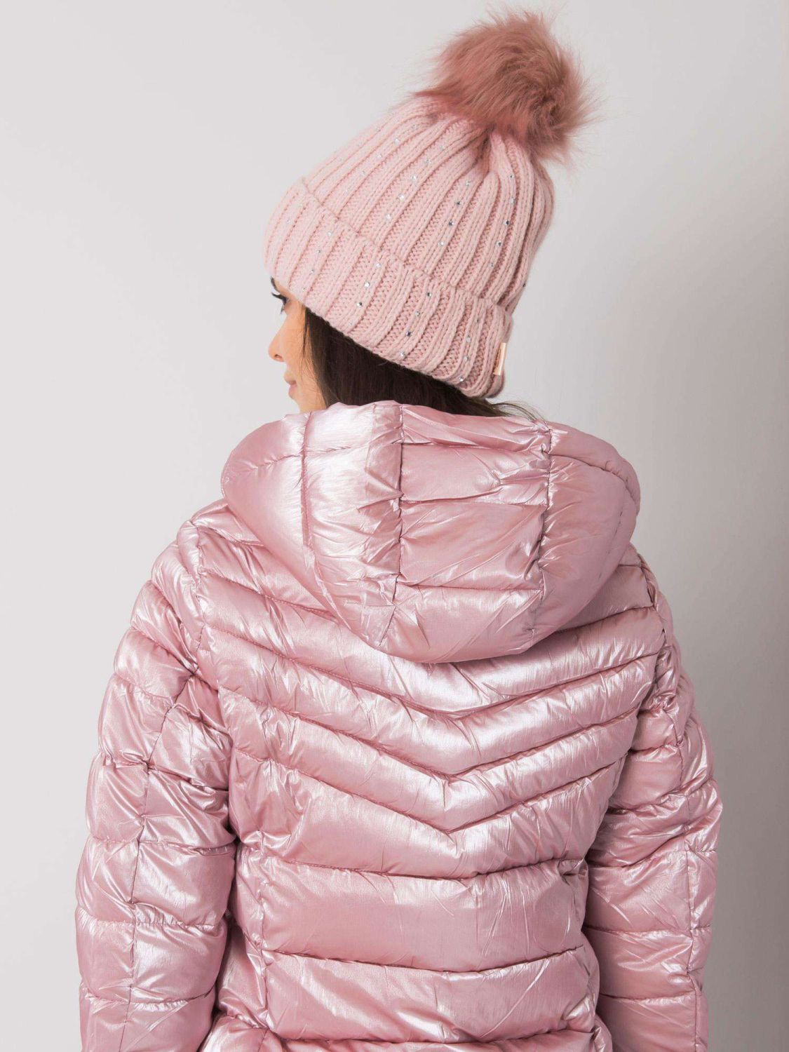 Cappello rosa chiaro imbottito con applicazioni