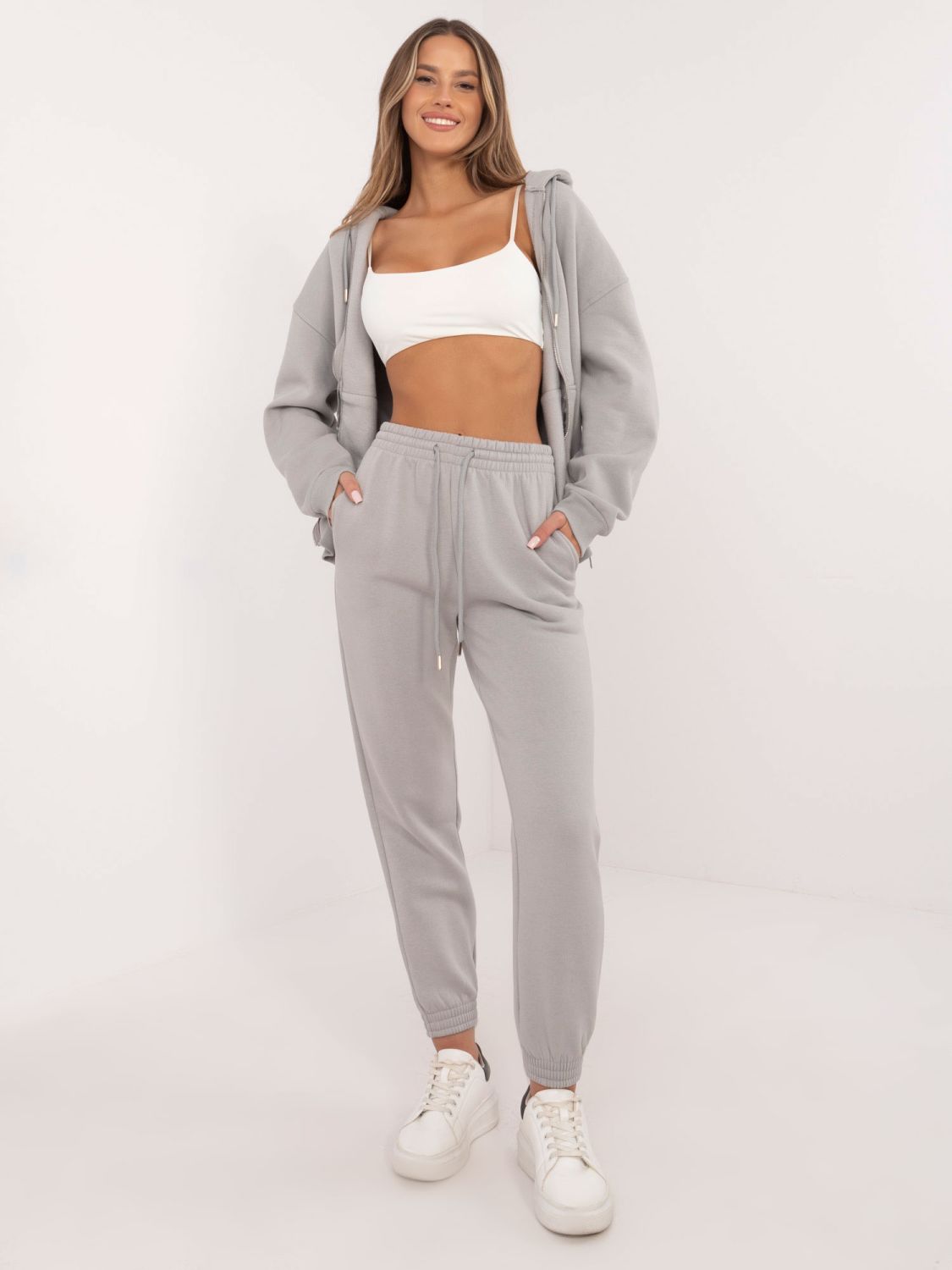 Svjetlosive sportske jogger hlače s visokim strukom