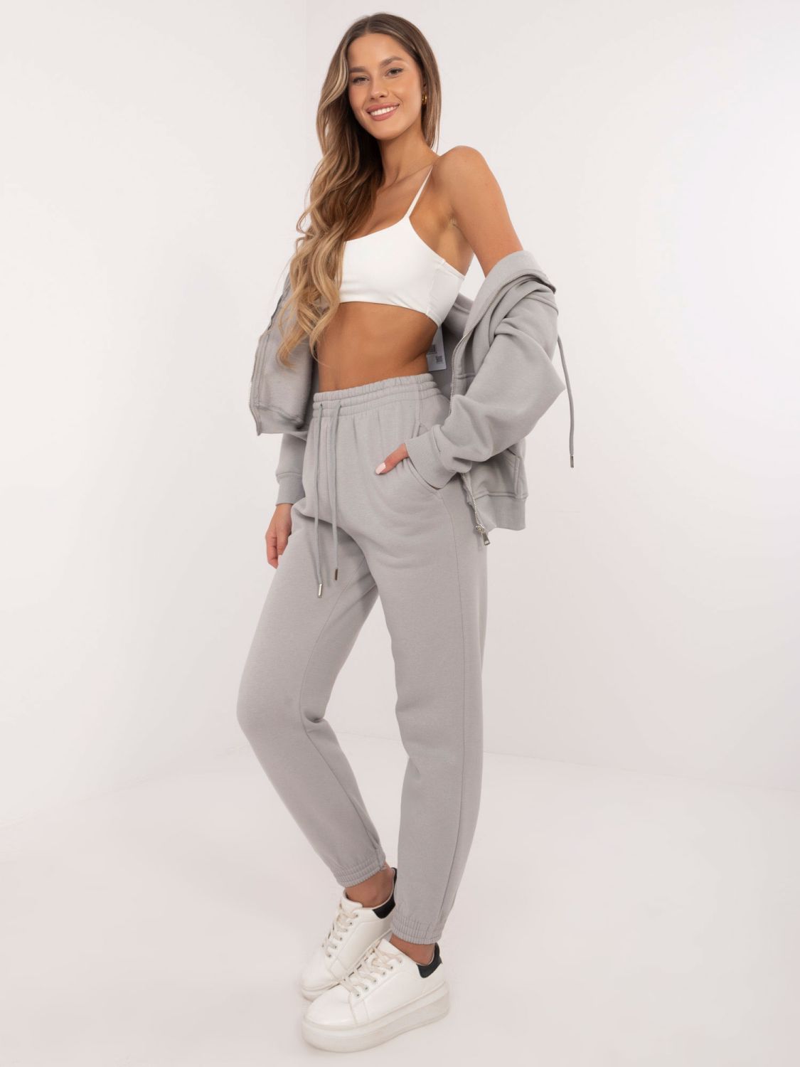 Svjetlosive sportske jogger hlače s visokim strukom