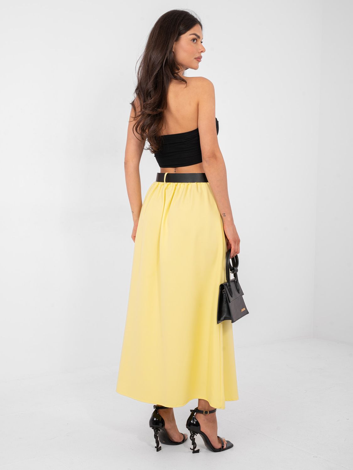 Elegante gonna maxi gialla con cintura e tasche