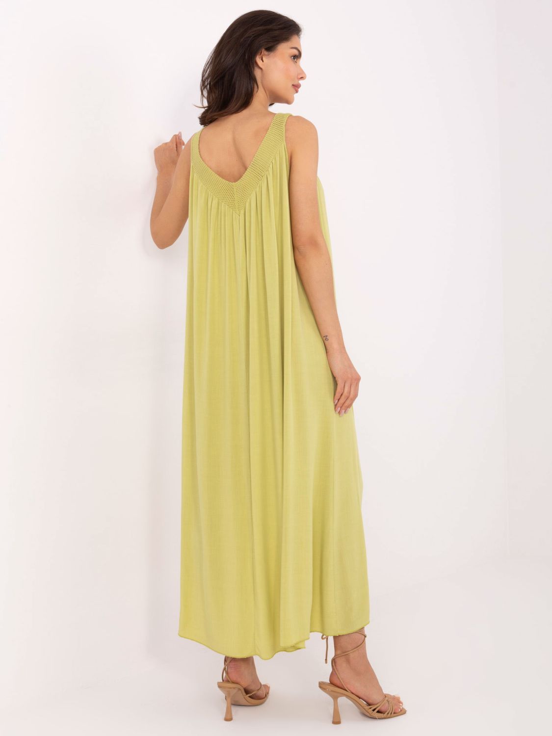 Abito oversize verde lime con scollatura a V