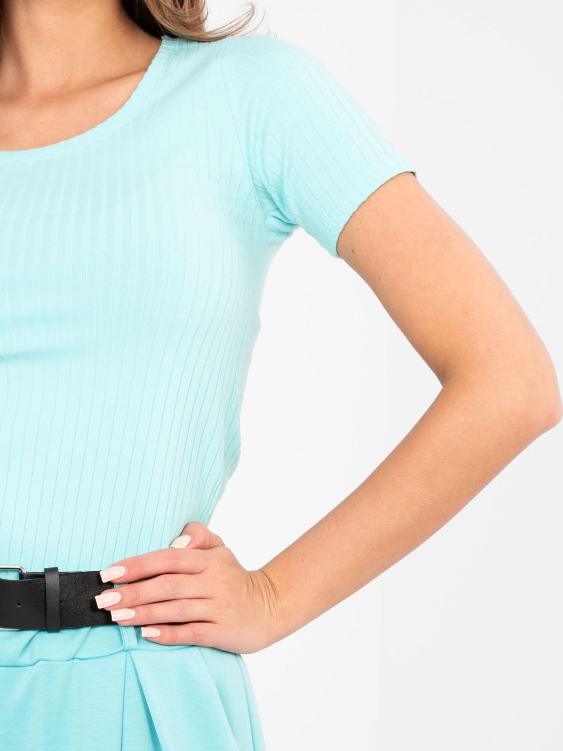 Blusa a costine menta con maniche corte