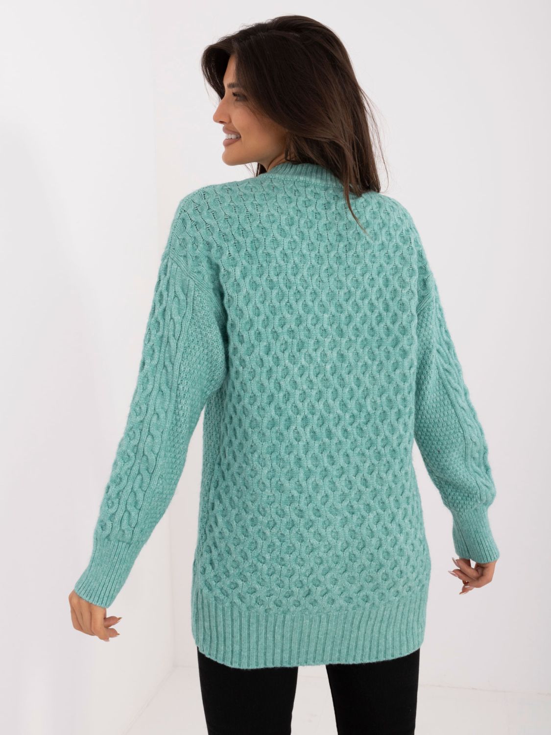 Cardigan lungo verde menta con bottoni e texture