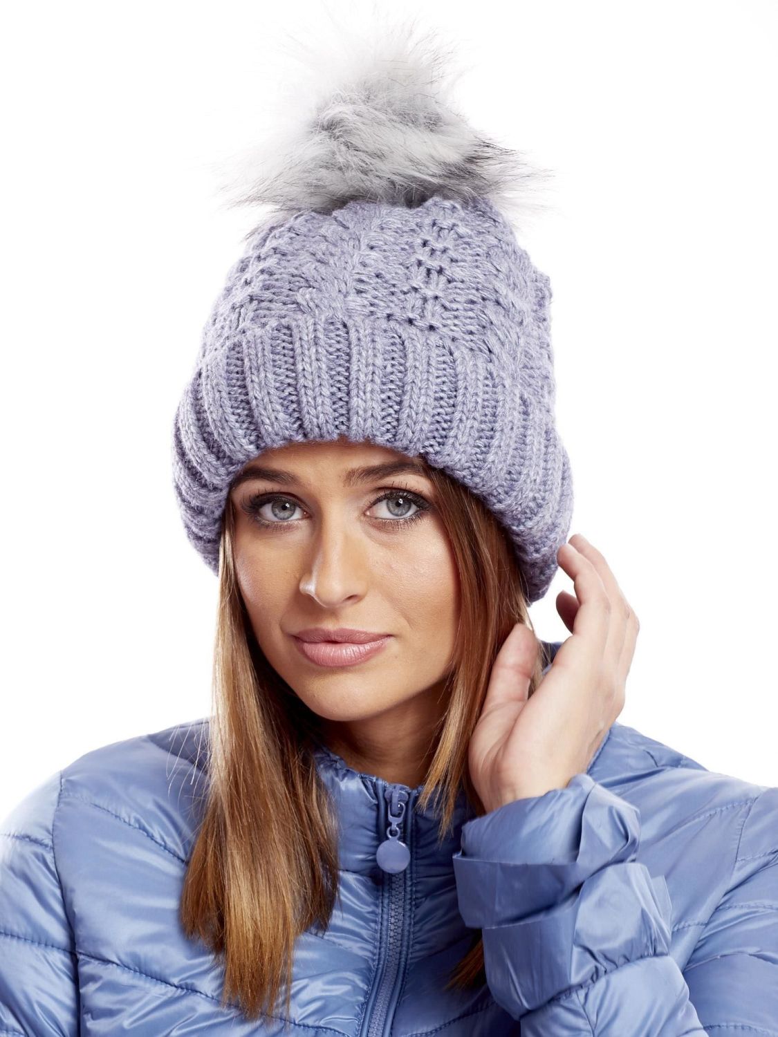 Cappello blu con motivo intrecciato