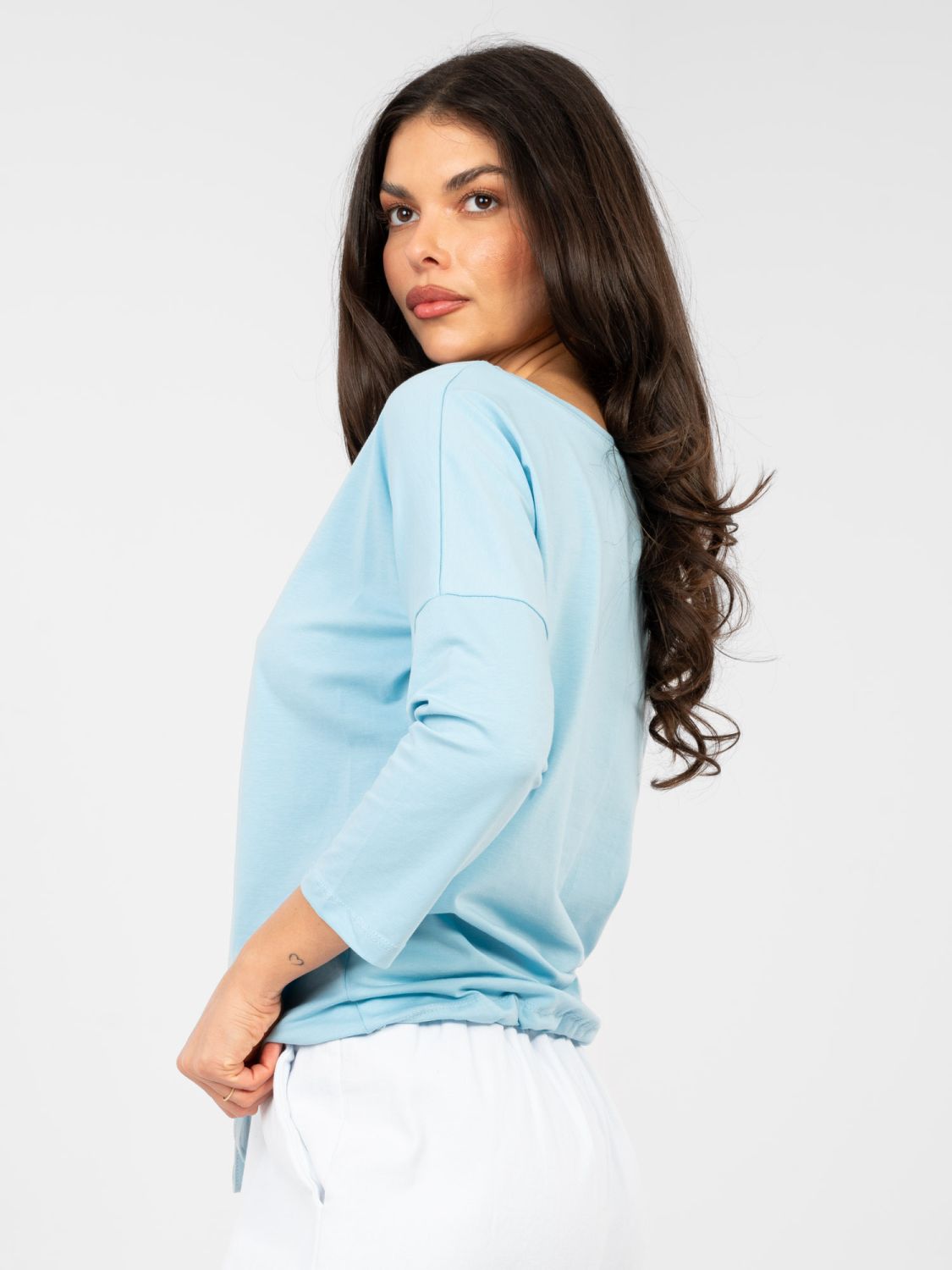 Blusa azzurro chiaro in cotone con maniche 3/4 e laccetto