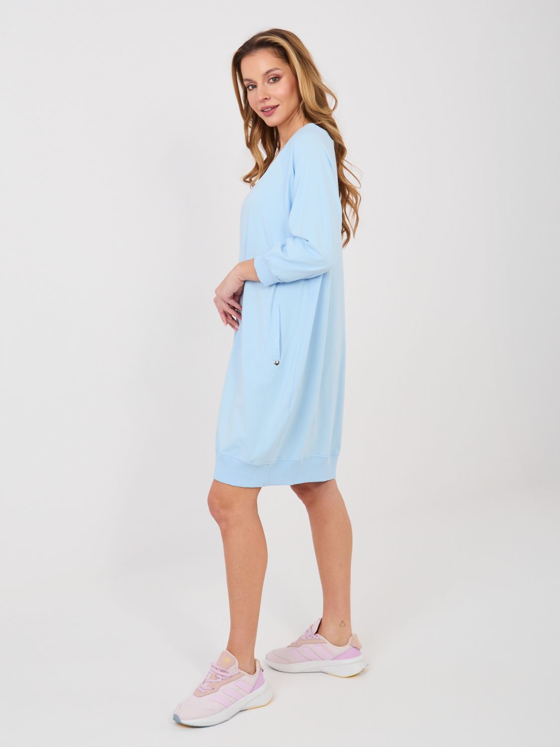 Abito azzurro in cotone con maniche 3/4 e scollo a V