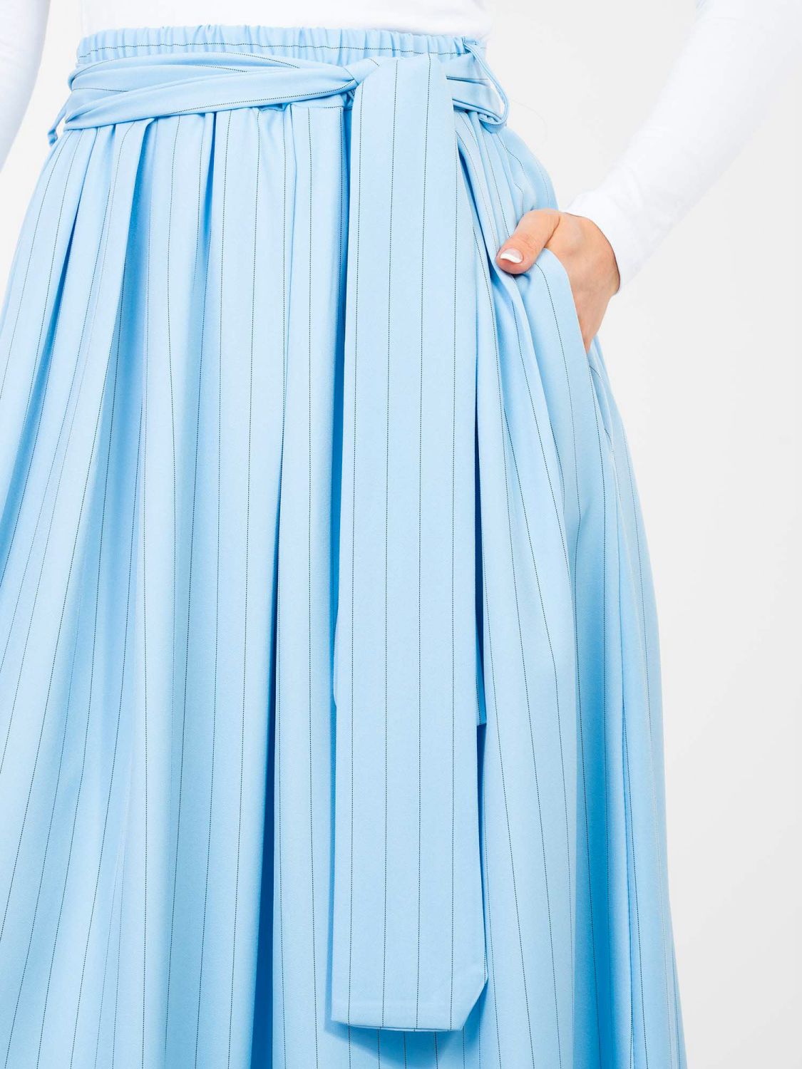 Gonna midi elegante azzurra a righe con cintura