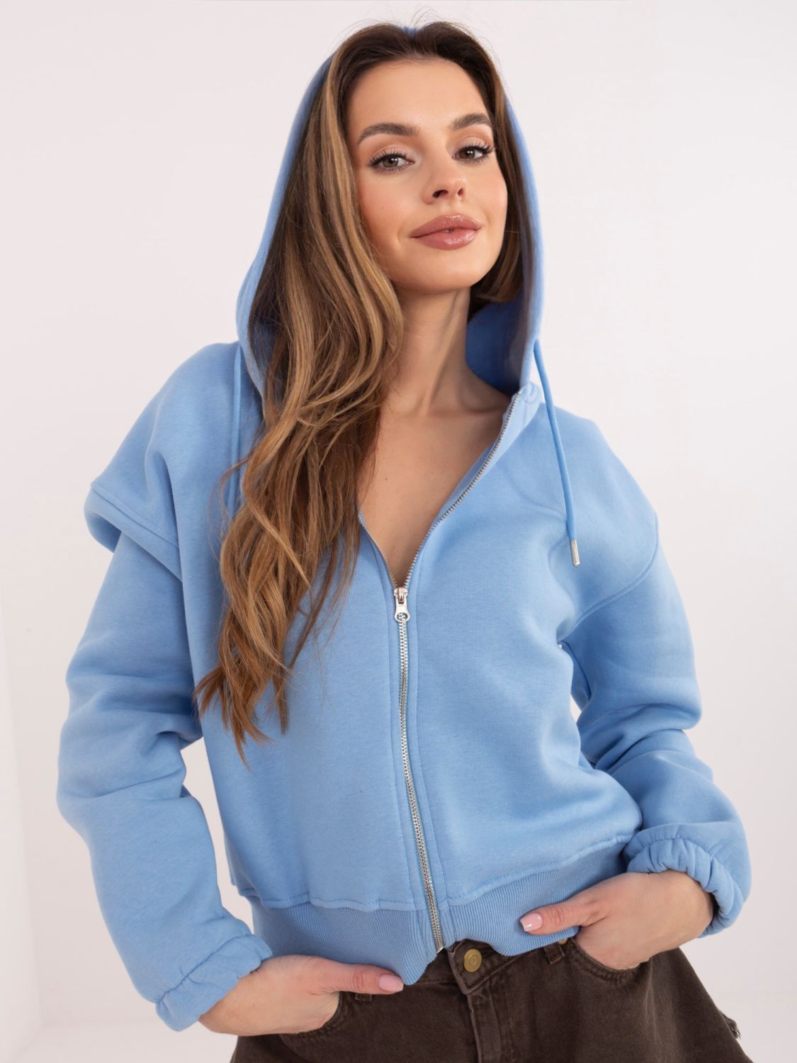 Felpa corta blu con cappuccio e zip