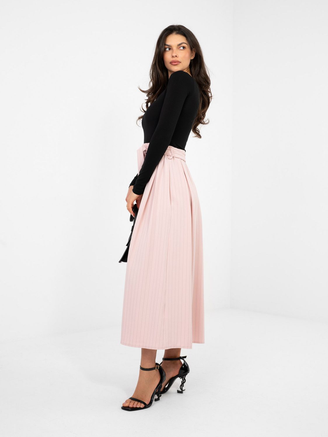 Gonna midi rosa elegante a righe con cintura