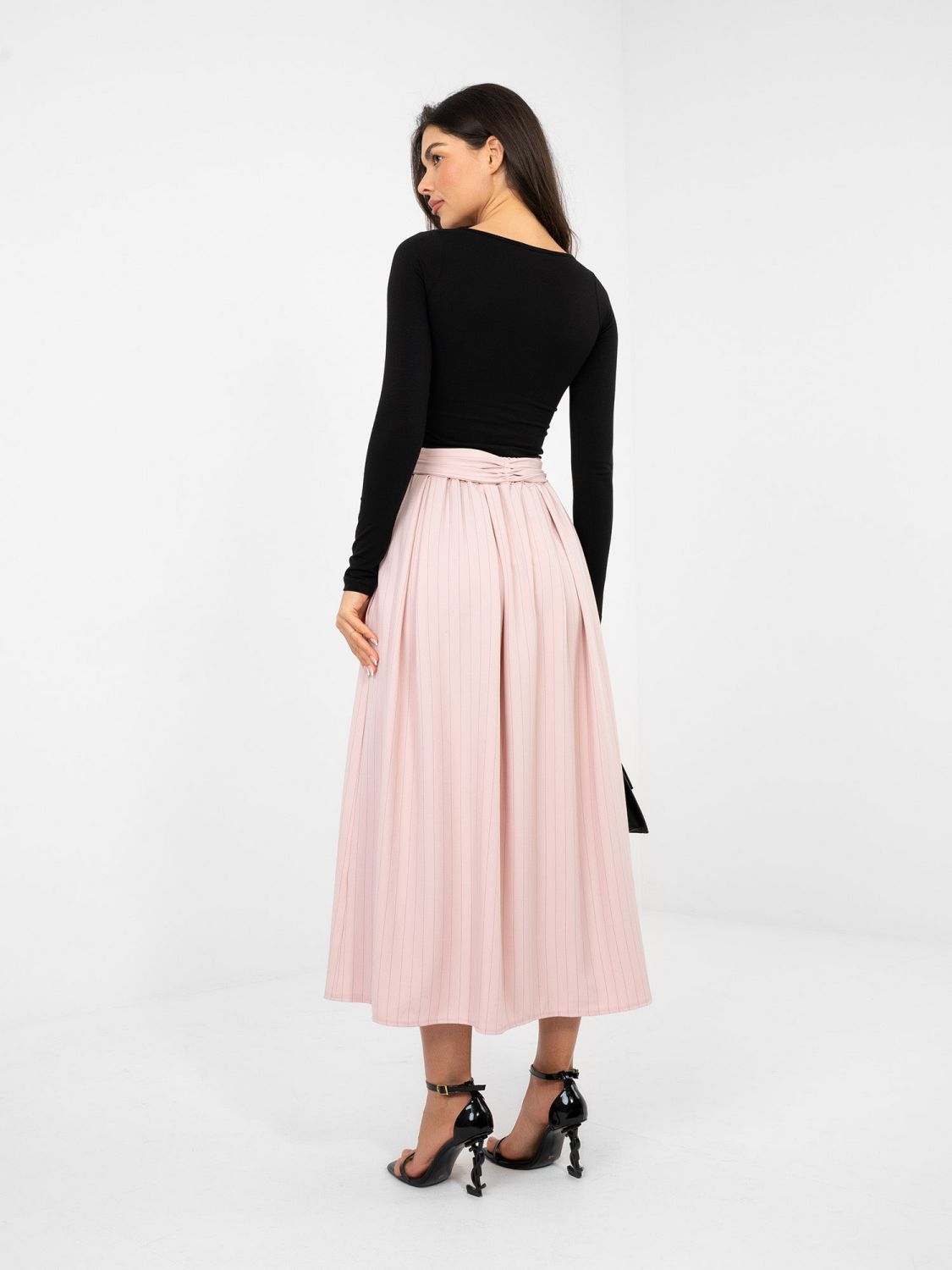 Gonna midi rosa elegante a righe con cintura