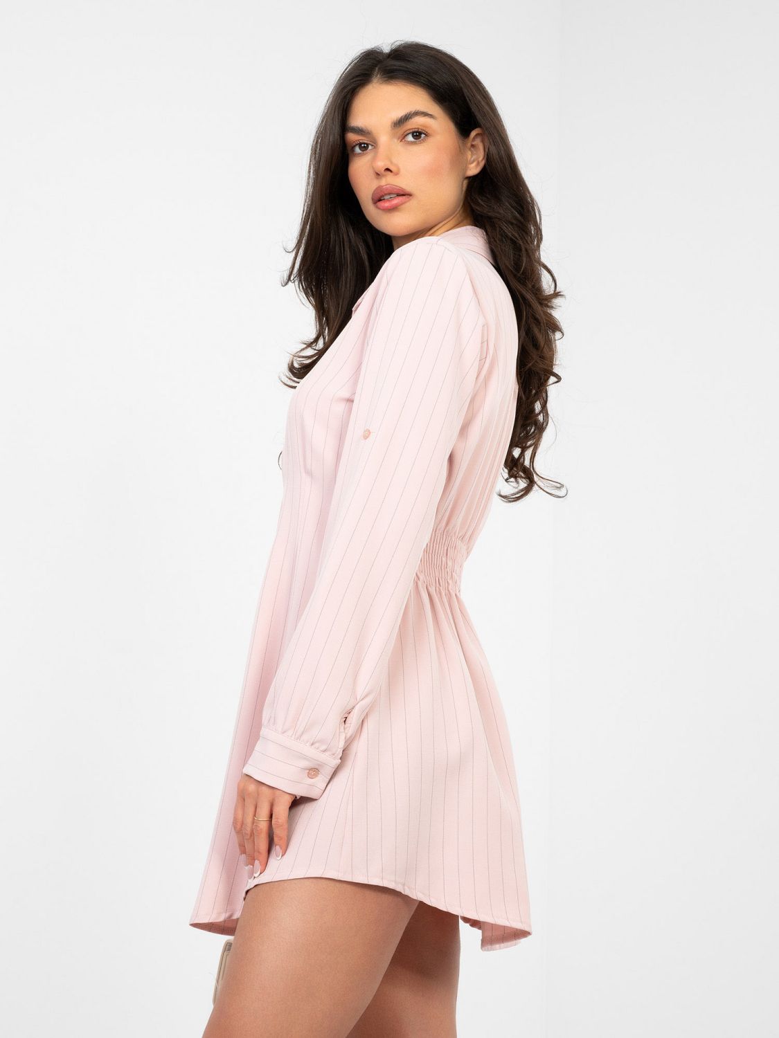 Abito camicia mini rosa a righe con bottoni