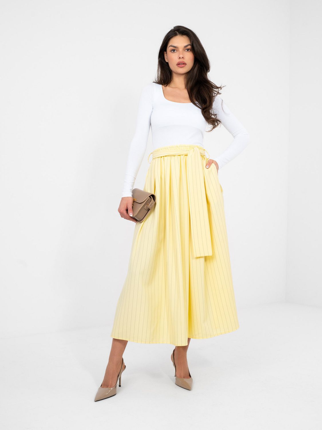 Gonna midi gialla elegante a righe con cintura