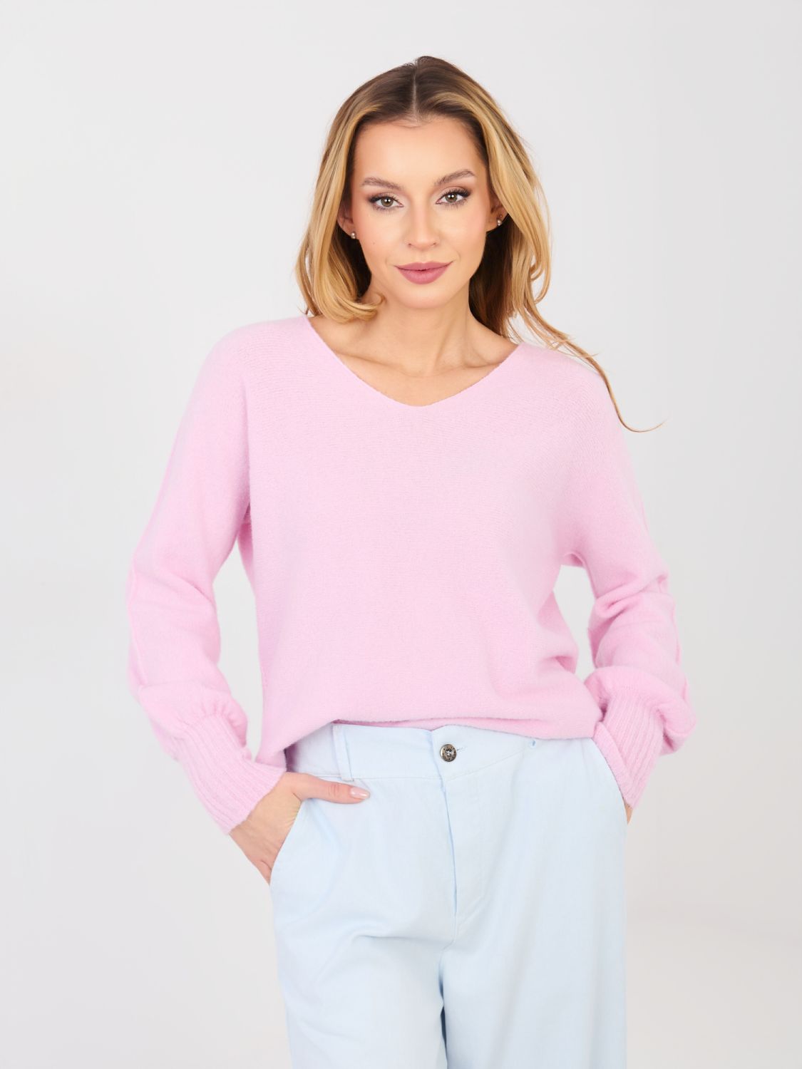 Maglione rosa con scollo a V