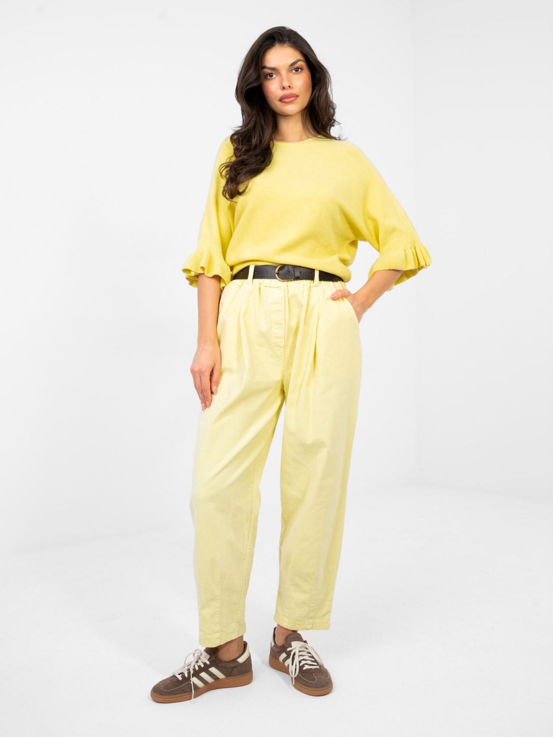 Maglione giallo elegante con volant e maniche 3/4