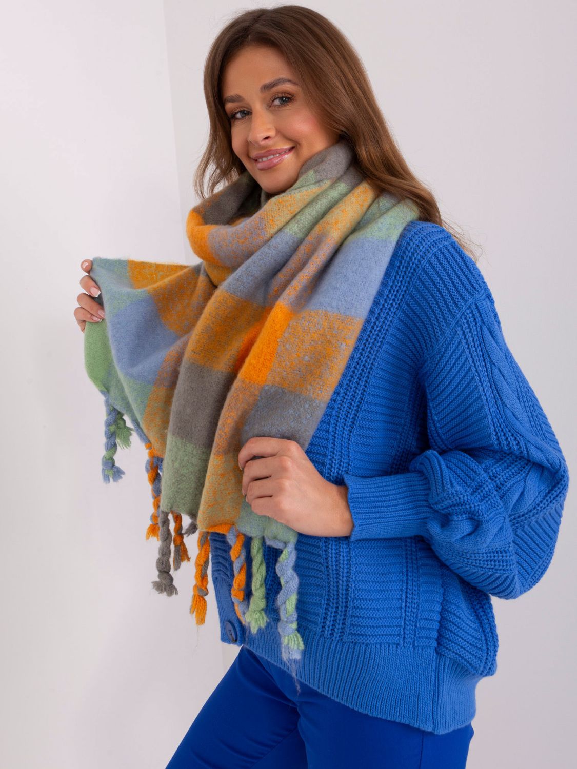 Elegante sciarpa arancione con frange